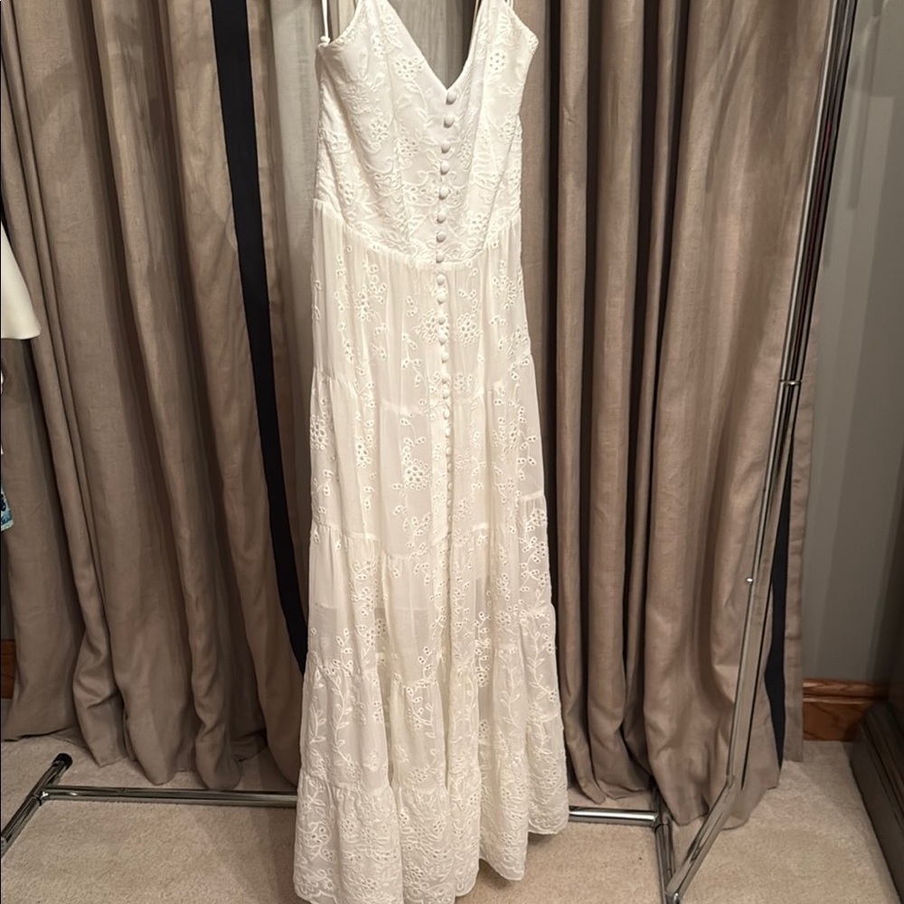 Elegant Alice and Olivia White Lace Maxi Dress